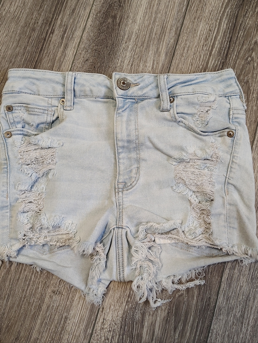 American Eagle Outfitters Light Wash Distressed Denim Cutoff Shorts Size 6
